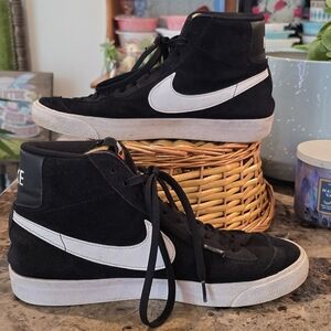 Nike Men's Size 8/WOMENS 9.5 Black and White High-Top Blazer77
